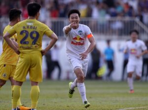 Lương Xuân Trường theo đuổi đam mê đá bóng và thử sức kinh doanh.